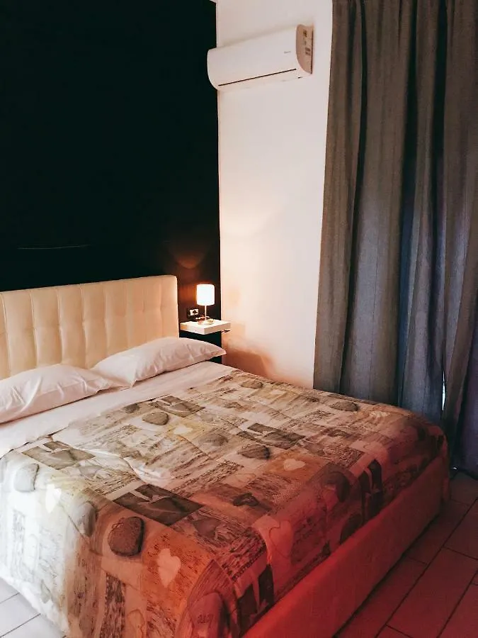 Bed and Breakfast Fc Relais Napoli 2*,  Italia