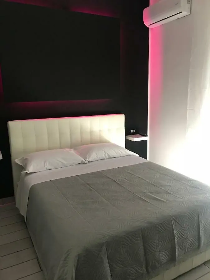 Bed and Breakfast Fc Relais Napoli 2*,